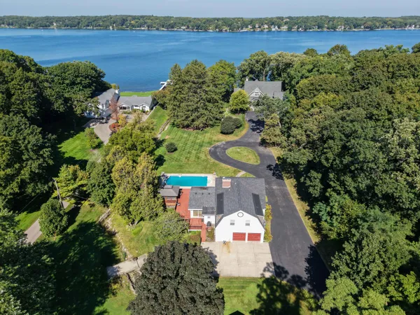 $649,900 | 3441 South Shore Drive, Delavan, WI 53115