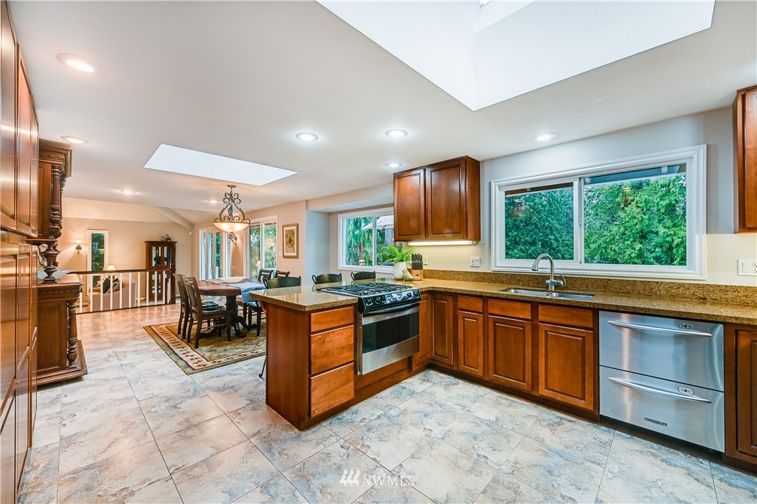 19607 Northeast Redmond Road Redmond, WA 98053 - Photo 11 of 25 Gallery Image 11