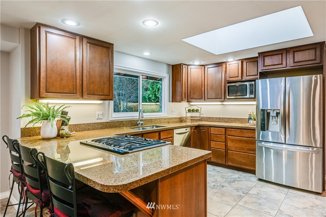 19607 Northeast Redmond Road Redmond, WA 98053 - Photo 12 of 25 Gallery Image 12
