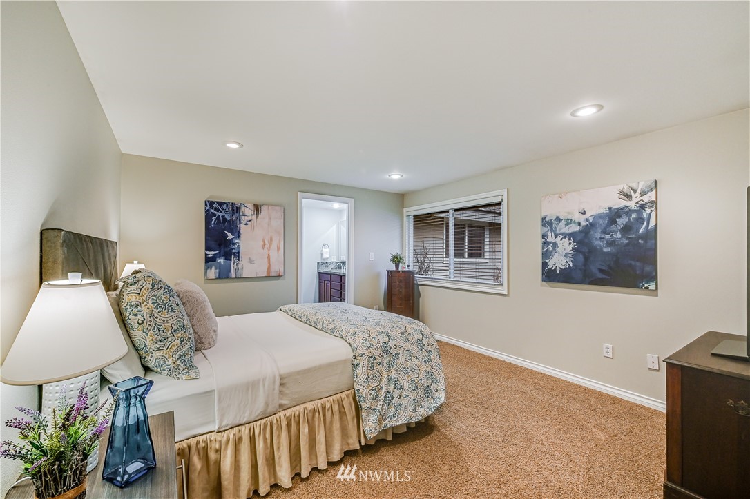 19607 Northeast Redmond Road Redmond, WA 98053 - Photo 13 of 25 Gallery Image 13
