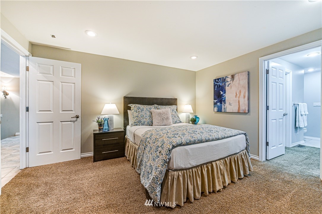 19607 Northeast Redmond Road Redmond, WA 98053 - Photo 14 of 25 Gallery Image 14