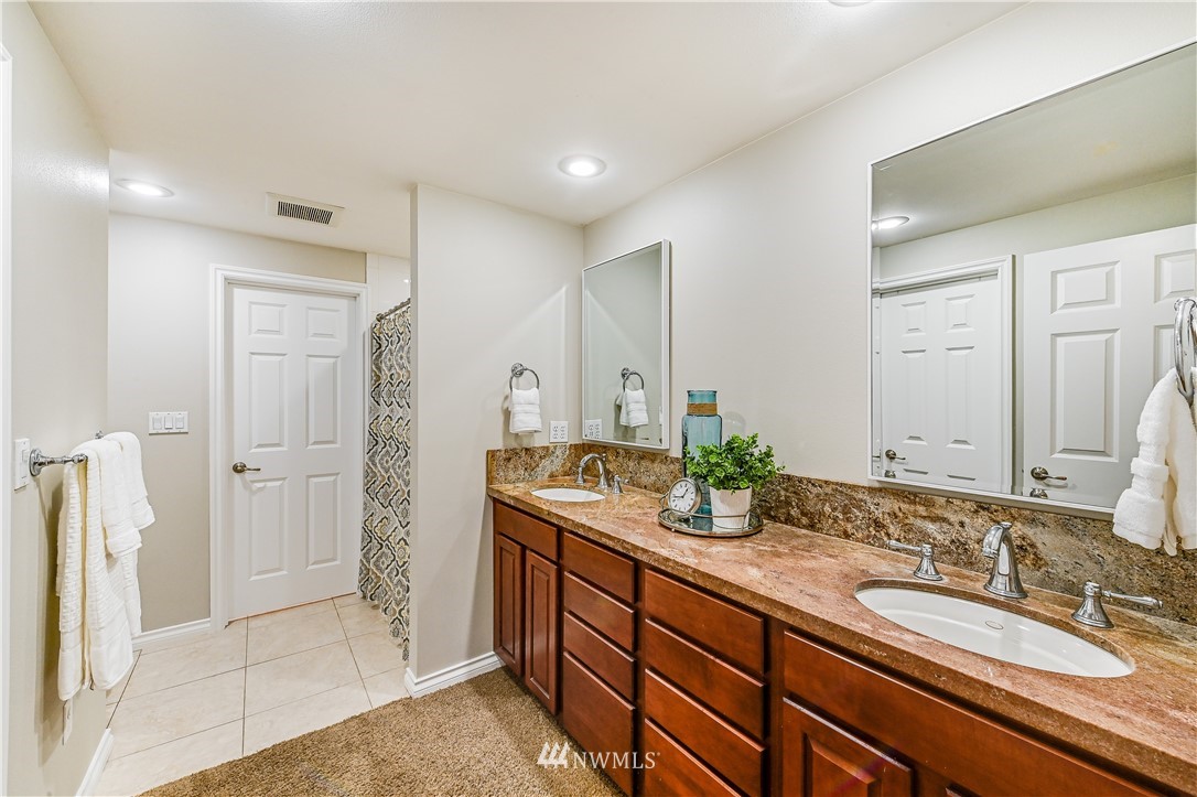 19607 Northeast Redmond Road Redmond, WA 98053 - Photo 15 of 25 Gallery Image 15