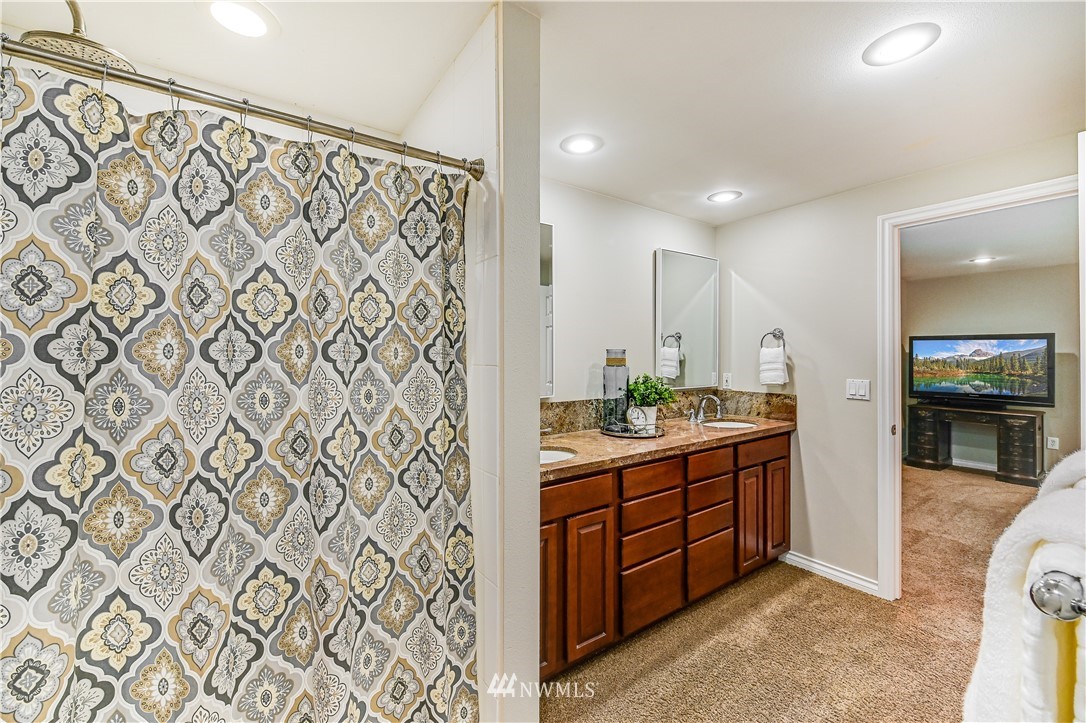 19607 Northeast Redmond Road Redmond, WA 98053 - Photo 16 of 25 Gallery Image 16