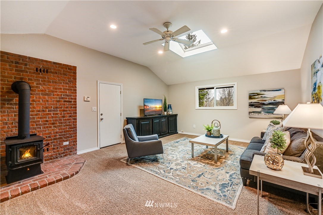 19607 Northeast Redmond Road Redmond, WA 98053 - Photo 17 of 25 Gallery Image 17