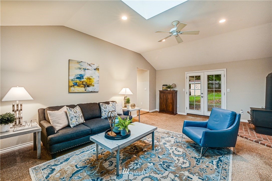 19607 Northeast Redmond Road Redmond, WA 98053 - Photo 18 of 25 Gallery Image 18