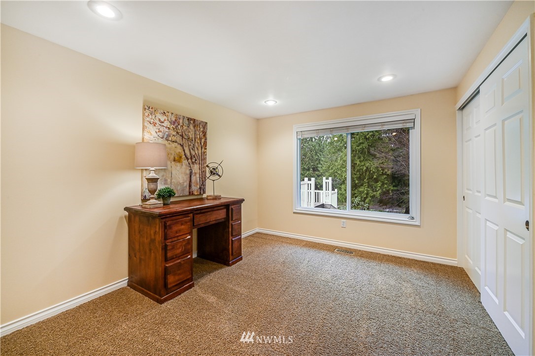 19607 Northeast Redmond Road Redmond, WA 98053 - Photo 19 of 25 Gallery Image 19