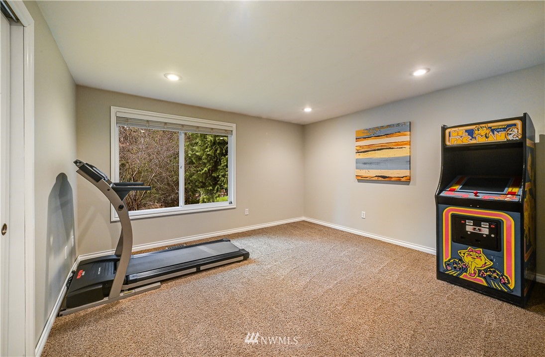 19607 Northeast Redmond Road Redmond, WA 98053 - Photo 20 of 25 Gallery Image 20