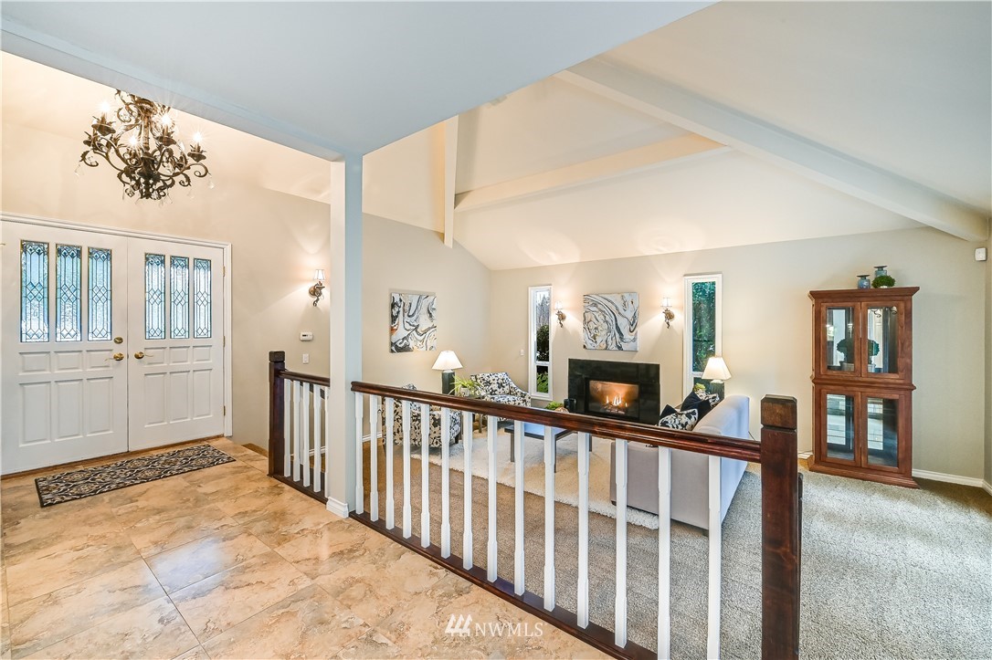 19607 Northeast Redmond Road Redmond, WA 98053 - Photo 3 of 25 Gallery Image 3