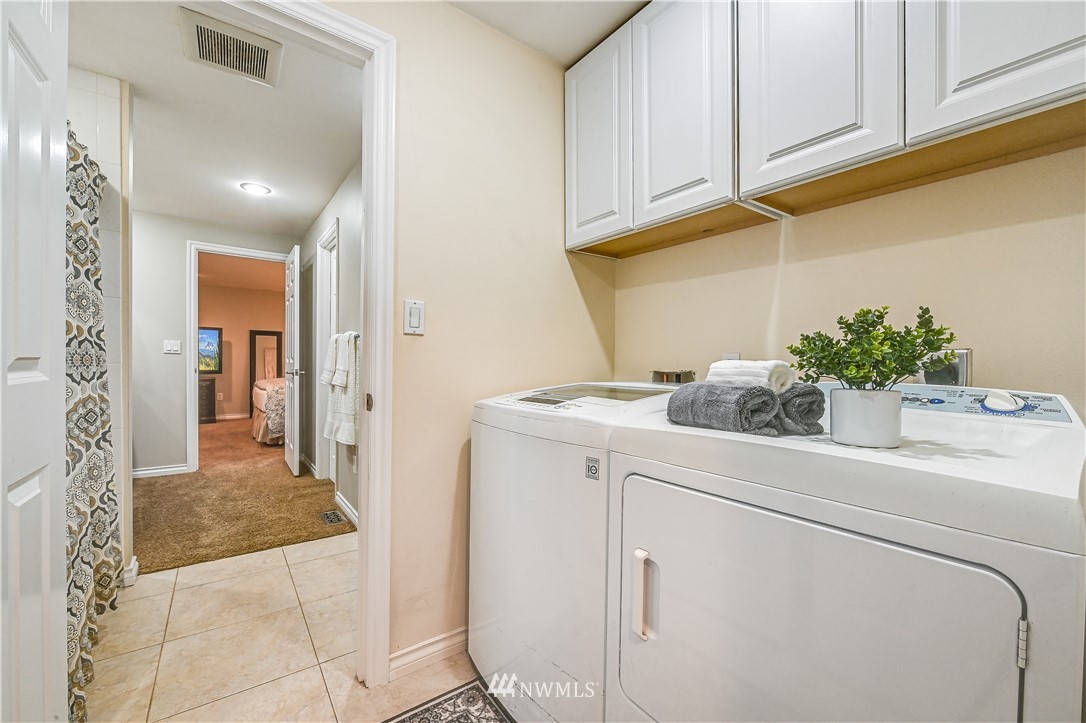 19607 Northeast Redmond Road Redmond, WA 98053 - Photo 22 of 25 Gallery Image 22
