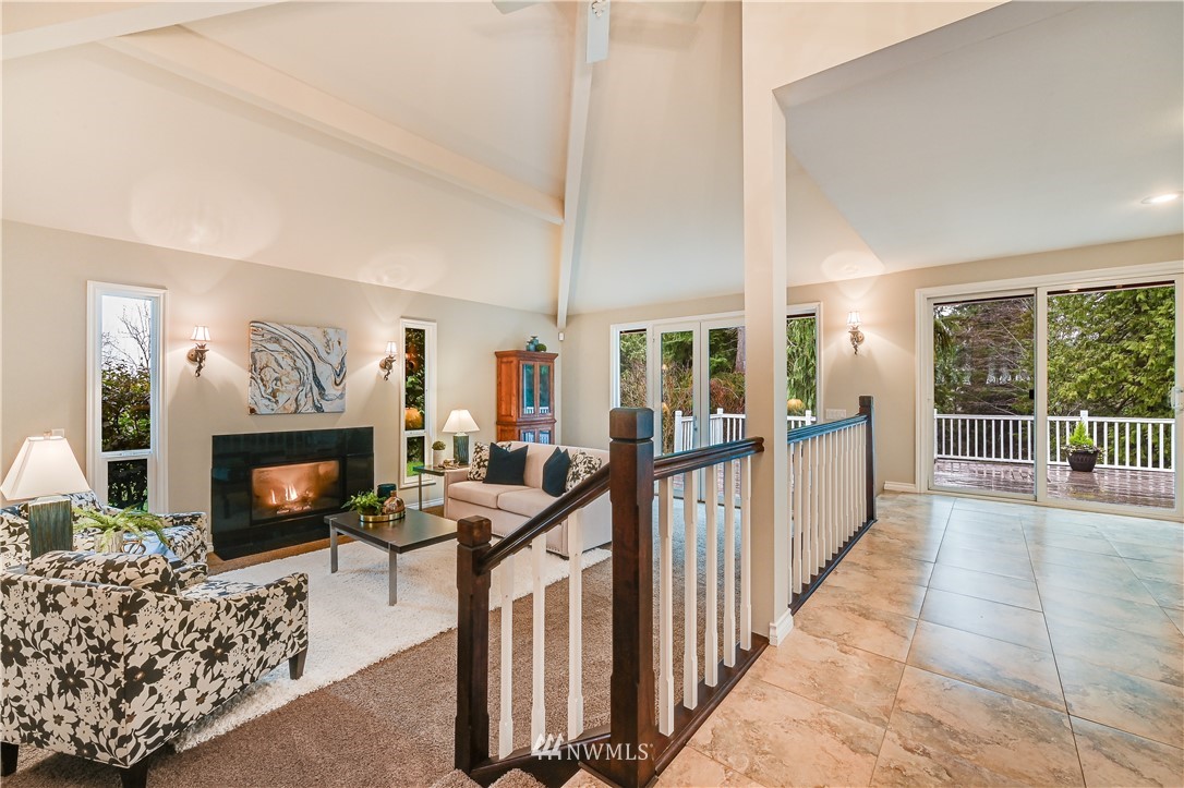 19607 Northeast Redmond Road Redmond, WA 98053 - Photo 4 of 25 Gallery Image 4