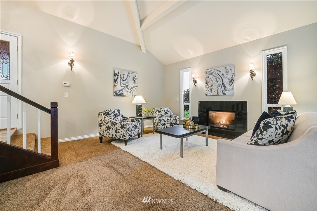 19607 Northeast Redmond Road Redmond, WA 98053 - Photo 5 of 25 Gallery Image 5