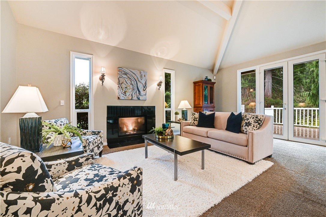 19607 Northeast Redmond Road Redmond, WA 98053 - Photo 6 of 25 Gallery Image 6