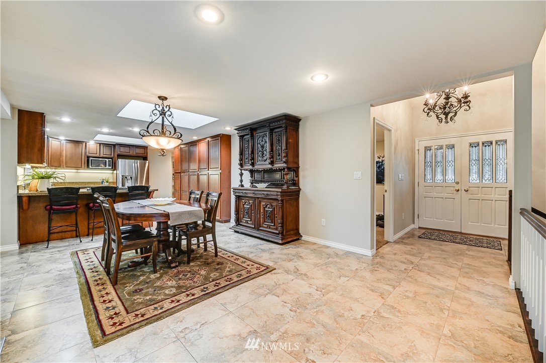 19607 Northeast Redmond Road Redmond, WA 98053 - Photo 9 of 25 Gallery Image 9