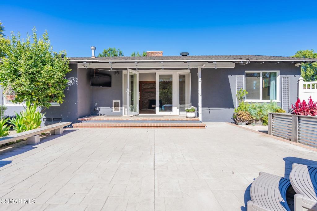 4310 Eve Road Simi Valley, CA 93063 - Photo 36 of 50 a view of a building with potted plants