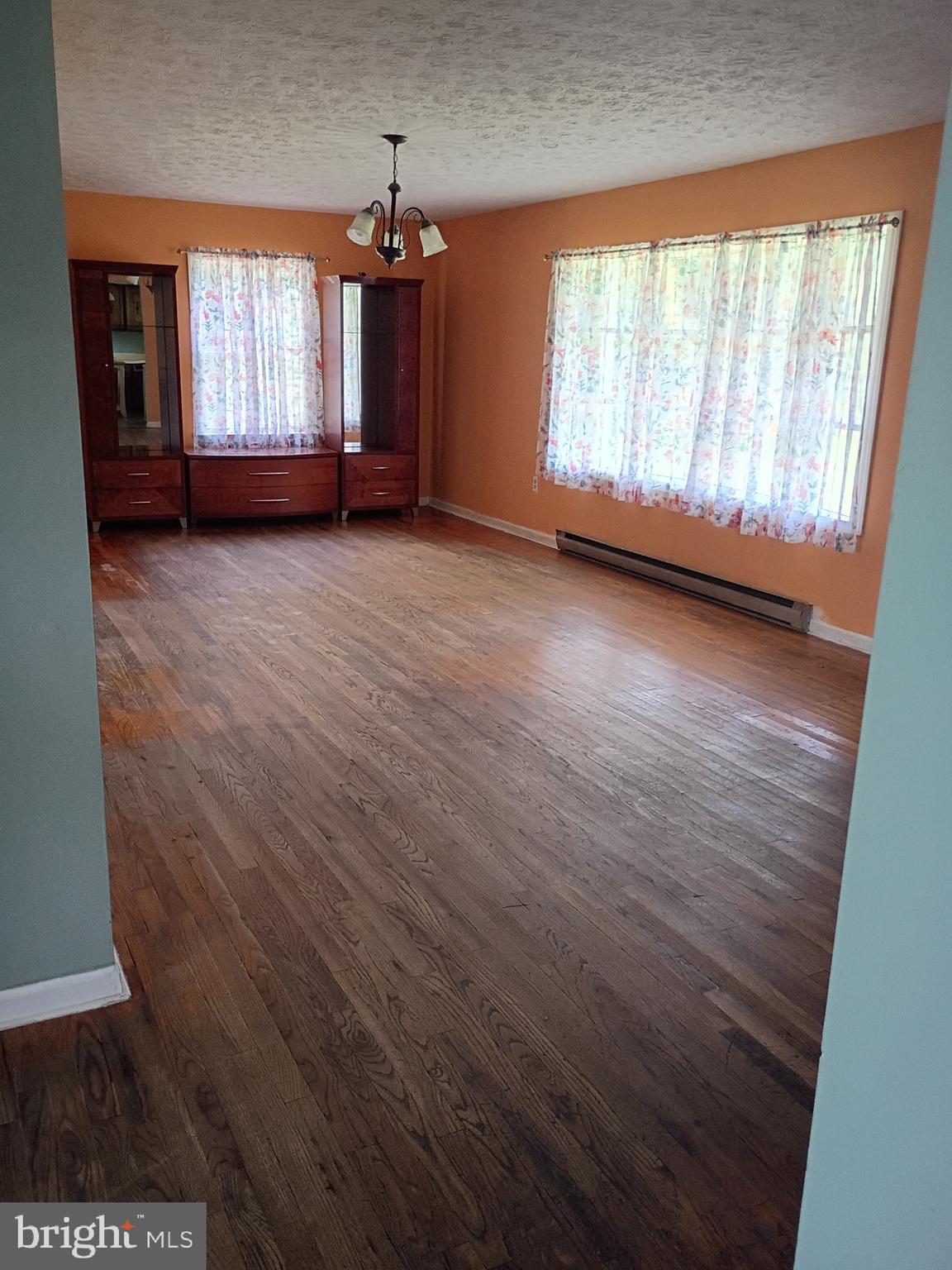 479 Perry Road Winchester, VA 22602 - Photo 15 of 28 LIVING ROOM