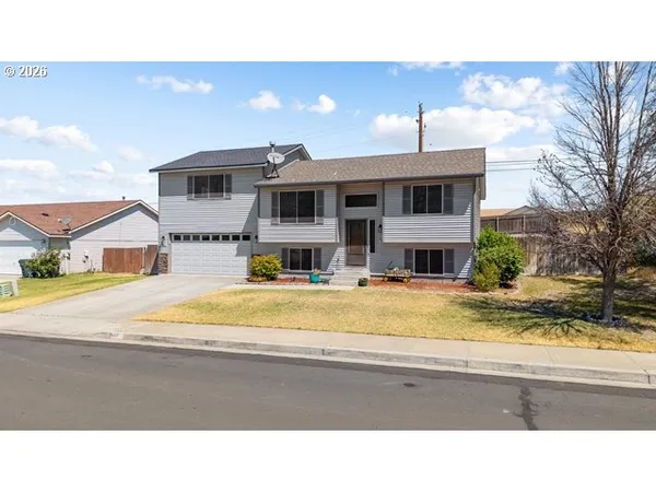 $426,900 | 607 East Autumn Avenue, Hermiston, OR 97838