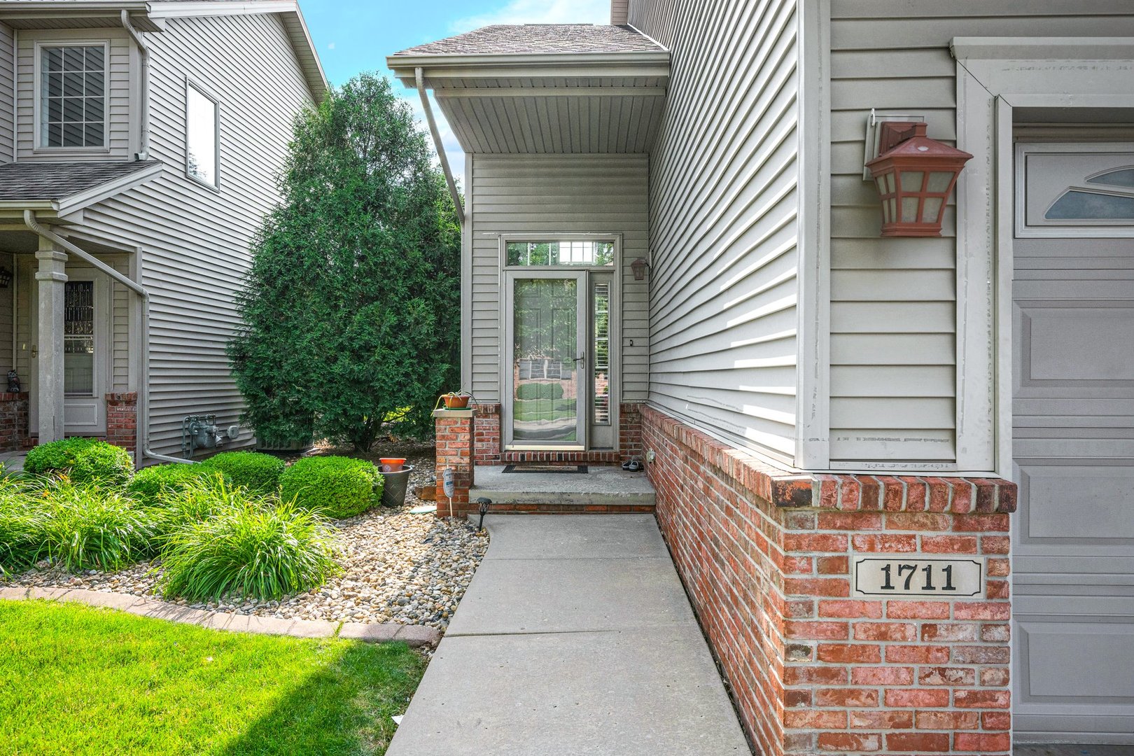 1711 Glenbridge Road Bloomington, IL 61704 - Photo 4 of 54