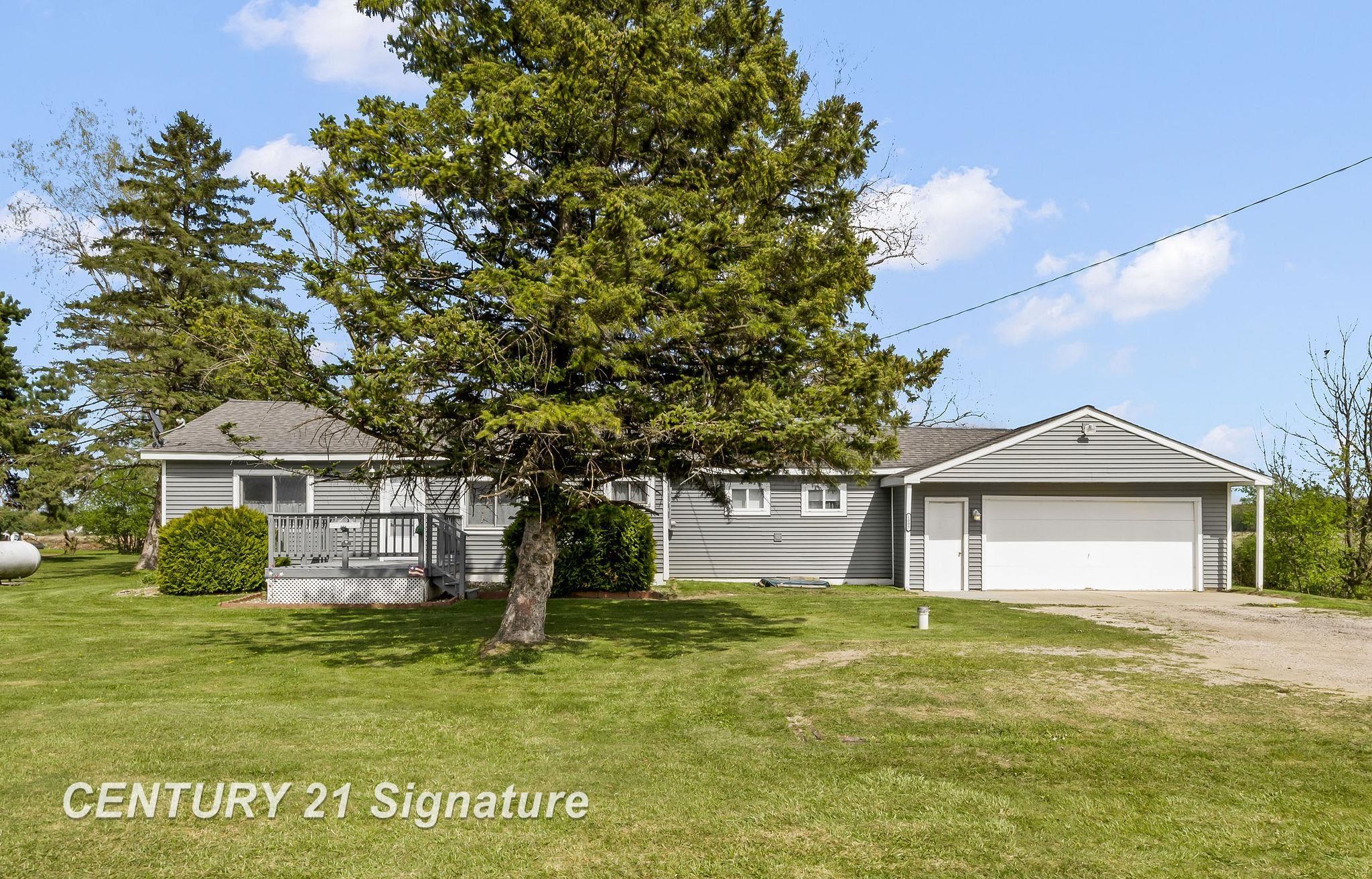 1005 South Meridian Road Merrill, MI 48637 - Photo 1 of 36
