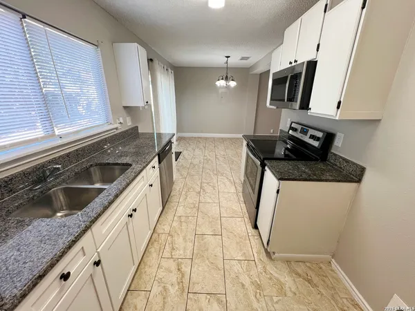 $1,395 | 6210 Aragon Village, San Antonio, TX 78250