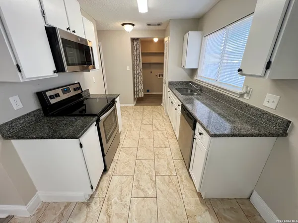 $1,395 | 6210 Aragon Village, San Antonio, TX 78250