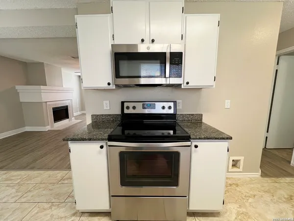 $1,395 | 6210 Aragon Village, San Antonio, TX 78250