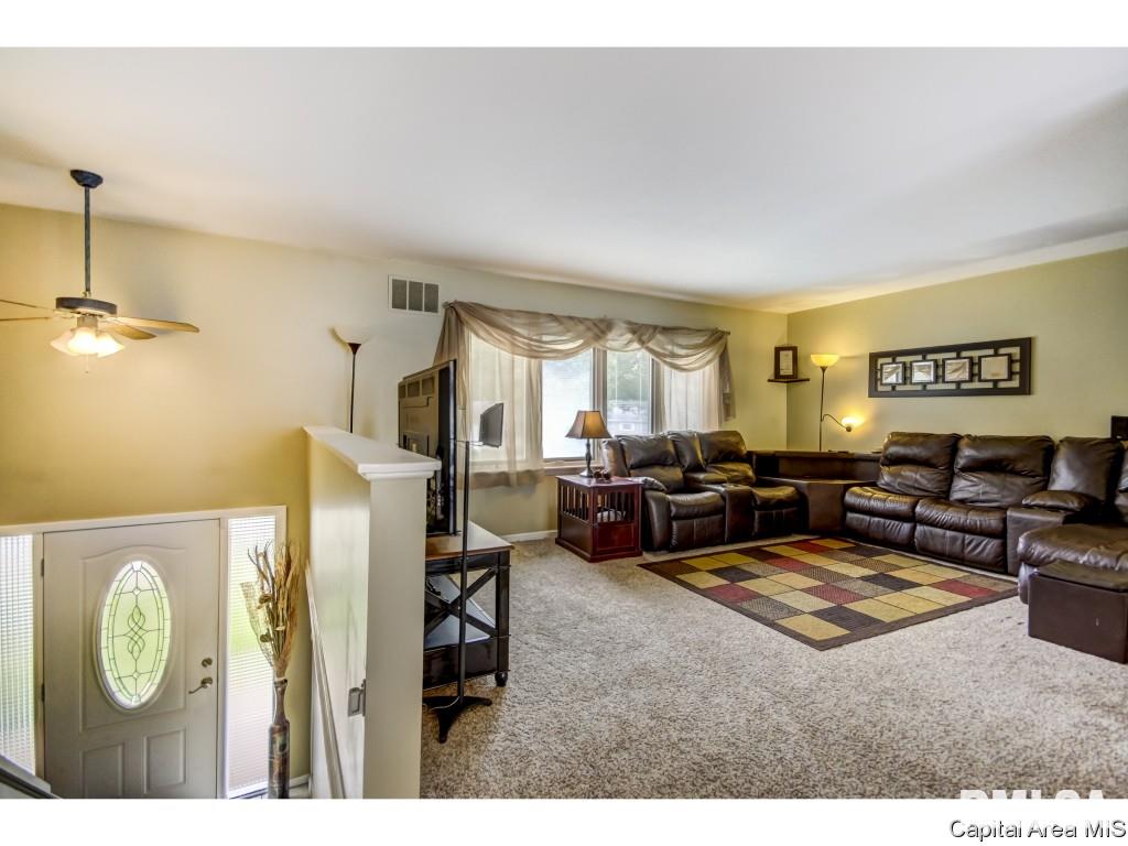 201 Kenyon Drive Springfield, IL 62704 - Photo 2 of 31 Gallery Image 2