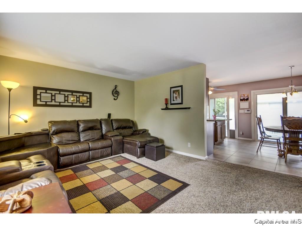201 Kenyon Drive Springfield, IL 62704 - Photo 5 of 31 Gallery Image 5