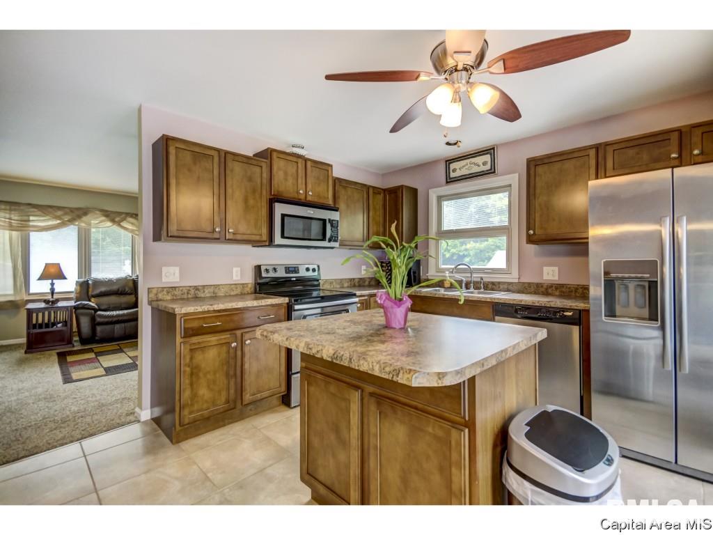 201 Kenyon Drive Springfield, IL 62704 - Photo 7 of 31 Gallery Image 7