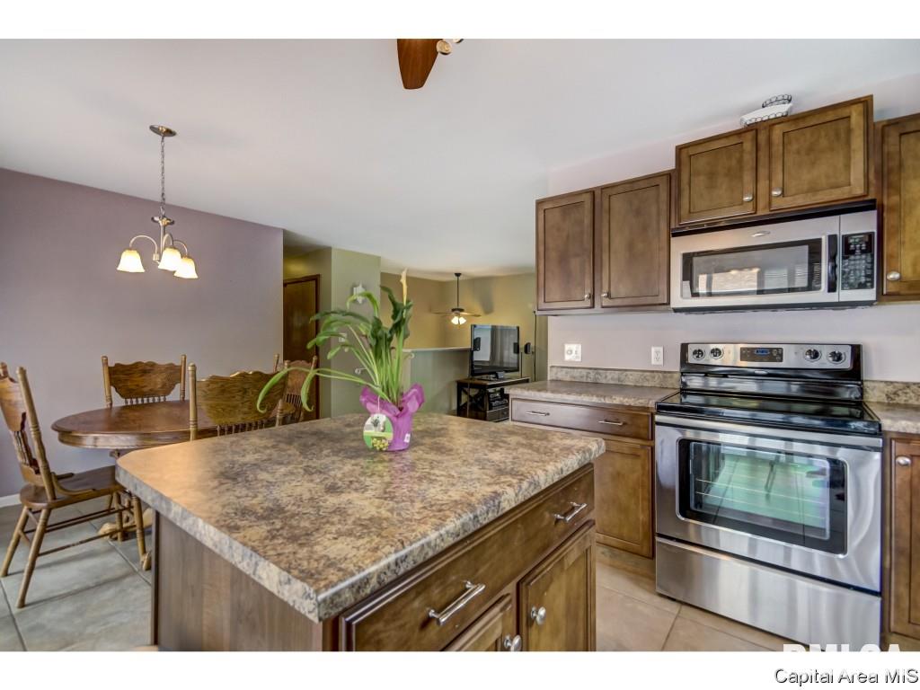 201 Kenyon Drive Springfield, IL 62704 - Photo 8 of 31 Gallery Image 8