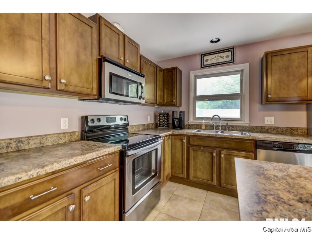 201 Kenyon Drive Springfield, IL 62704 - Photo 10 of 31 Gallery Image 10