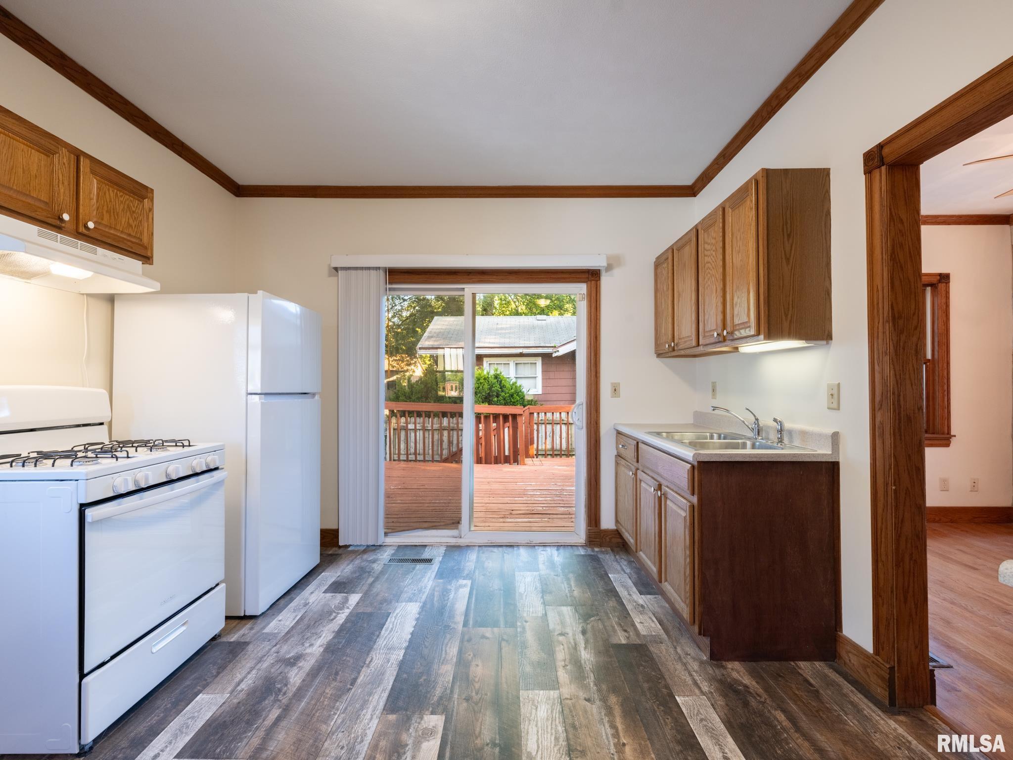 4236 North Prospect Road Peoria, IL 61603 - Photo 8 of 47