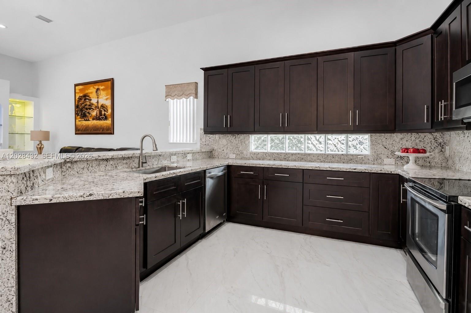 3852 Oak Ridge Circle Weston, FL 33331 - Photo 3 of 57
