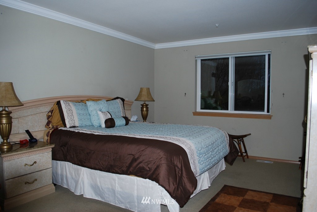 4317 Northeast 9th Place Renton, WA 98059 - Photo 13 of 15