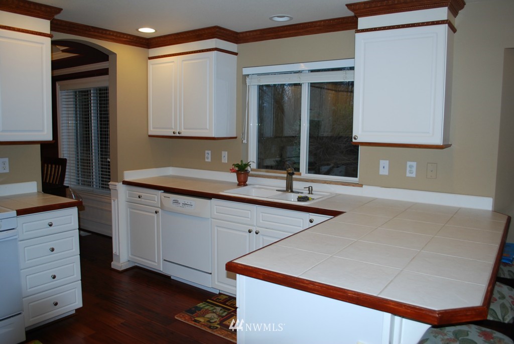 4317 Northeast 9th Place Renton, WA 98059 - Photo 5 of 15