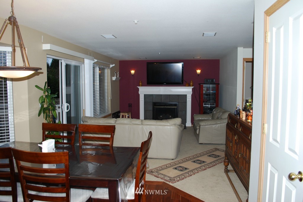 4317 Northeast 9th Place Renton, WA 98059 - Photo 7 of 15
