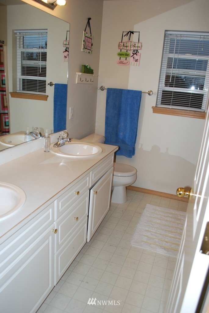 4317 Northeast 9th Place Renton, WA 98059 - Photo 9 of 15