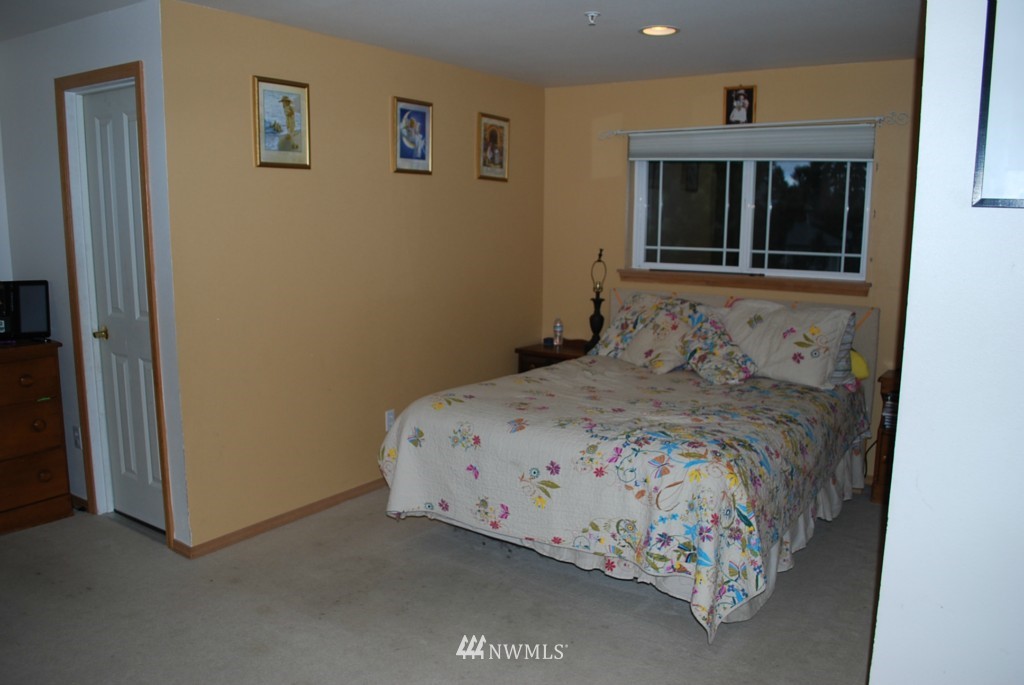 4317 Northeast 9th Place Renton, WA 98059 - Photo 10 of 15
