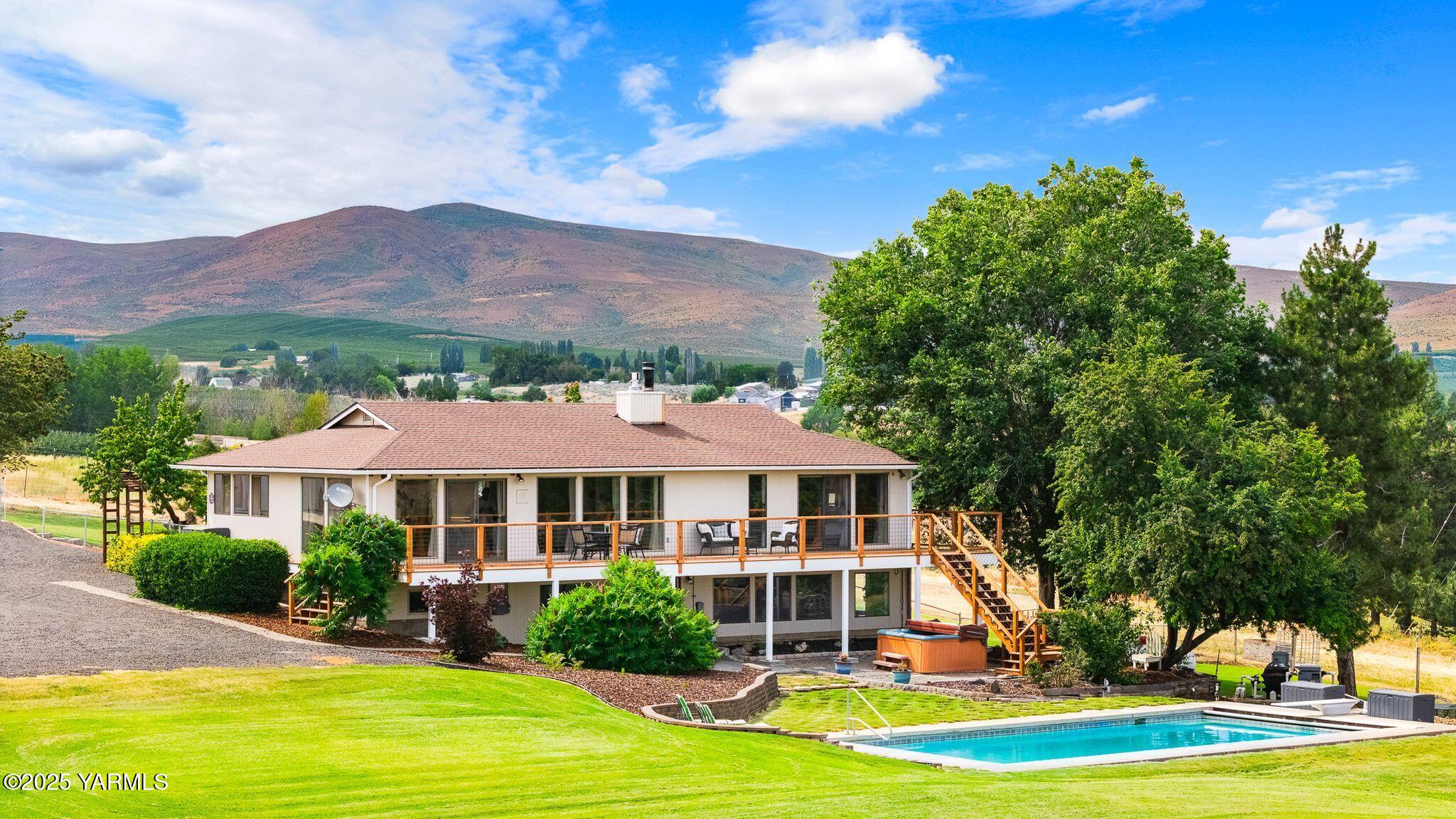 283 Cook Road Yakima, WA 98908 - Photo 1 of 64 a front view of a house with a yard table and chairs