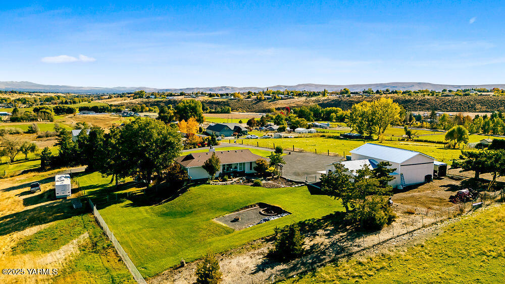 283 Cook Road Yakima, WA 98908 - Photo 12 of 64 an aerial view of a resort with a swimming pool