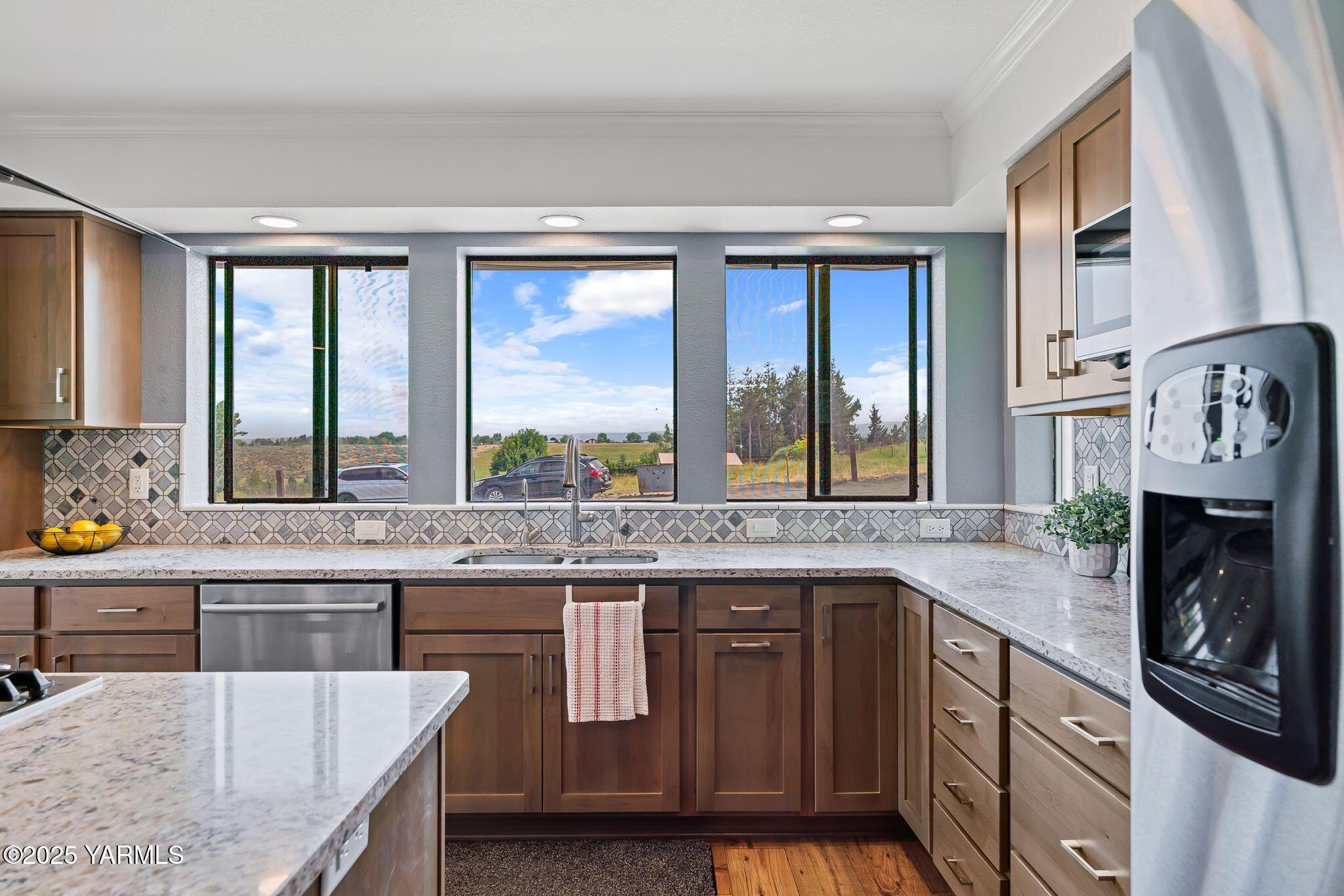 283 Cook Road Yakima, WA 98908 - Photo 23 of 64 a kitchen with stainless steel appliances granite countertop a stove a sink and a refrigerator