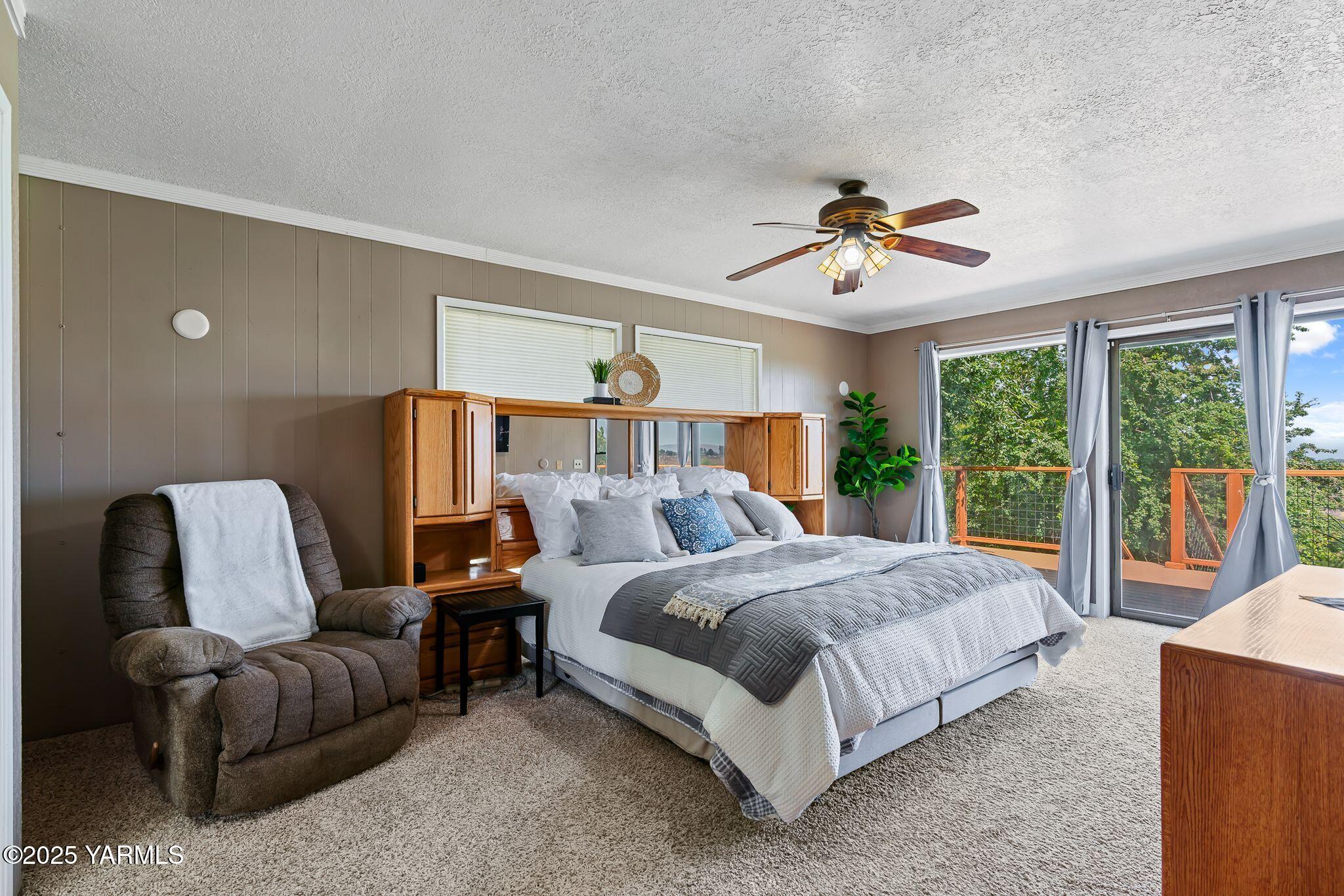 283 Cook Road Yakima, WA 98908 - Photo 24 of 64 a spacious bedroom with a bed and large windows