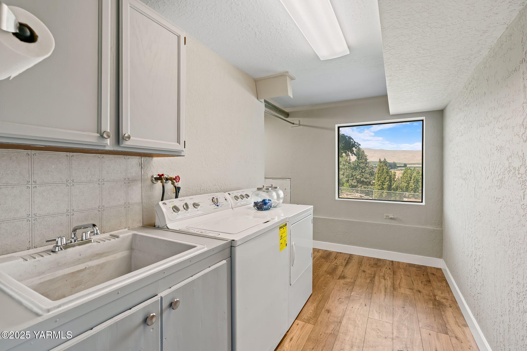 283 Cook Road Yakima, WA 98908 - Photo 40 of 64 a view of a kitchen with a sink and dishwasher with wooden floor