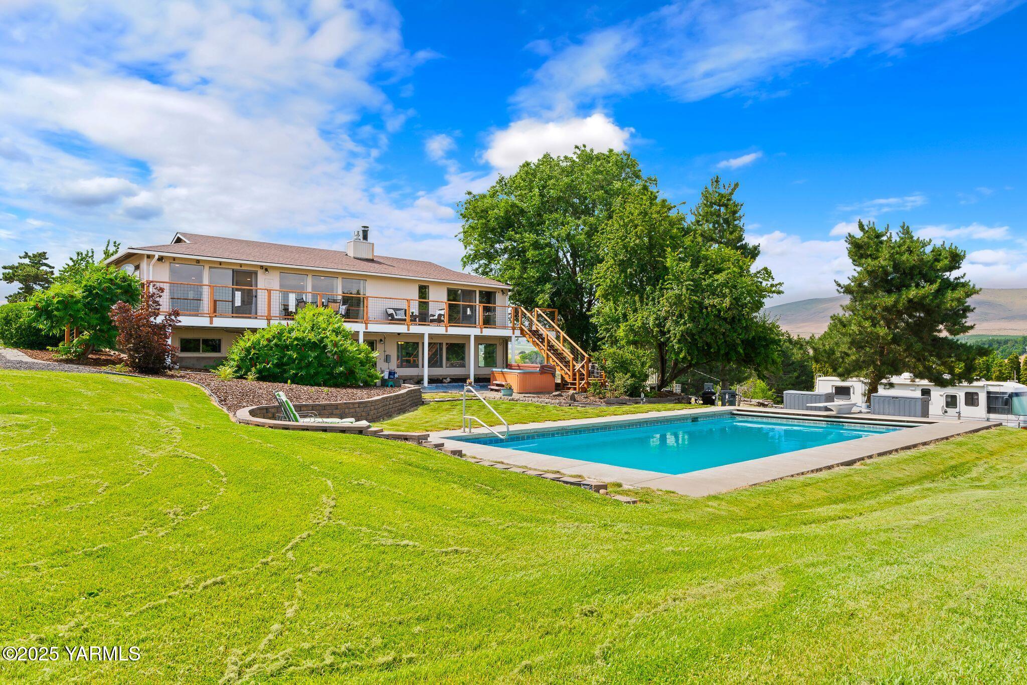 283 Cook Road Yakima, WA 98908 - Photo 44 of 64 a view of a house with swimming pool and yard