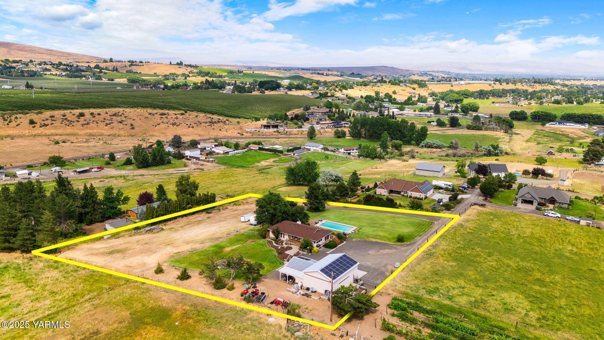 283 Cook Road Yakima, WA 98908 - Photo 53 of 64 an aerial view of a city with lots of residential buildings lake and ocean view