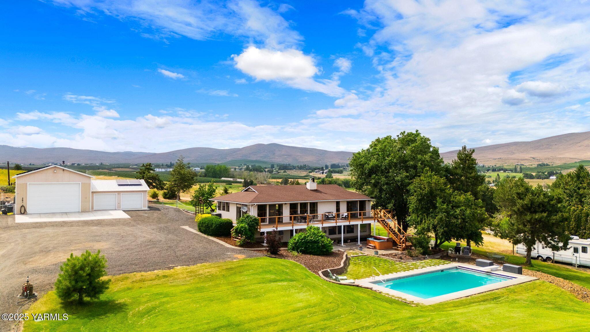 283 Cook Road Yakima, WA 98908 - Photo 56 of 64 a view of a house with swimming pool and sitting area