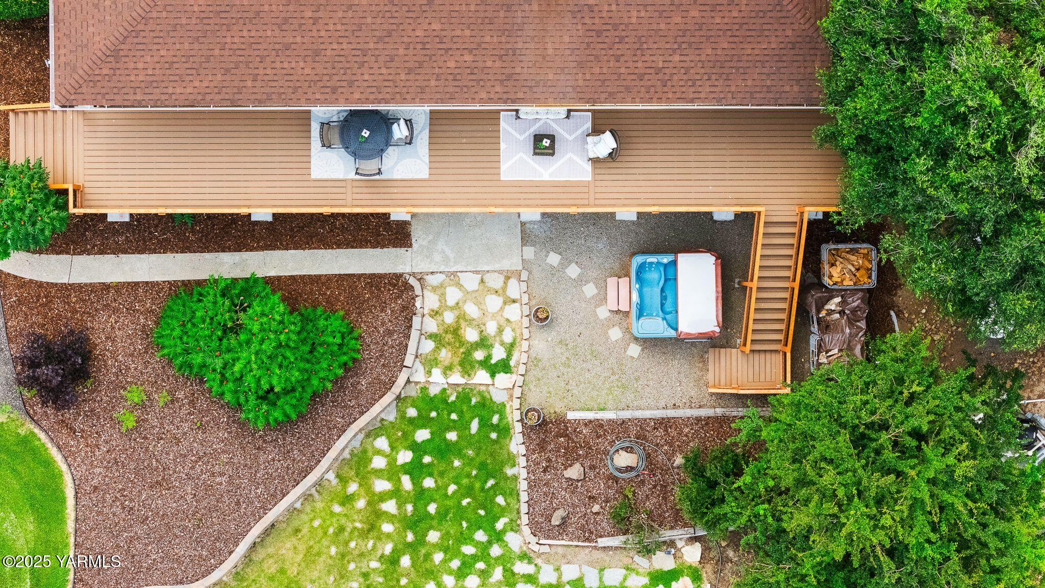 283 Cook Road Yakima, WA 98908 - Photo 59 of 64 a front view of a house with garden