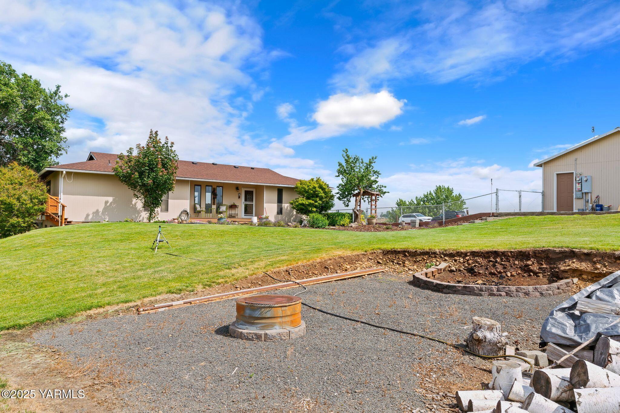 283 Cook Road Yakima, WA 98908 - Photo 8 of 64 a view of outdoor space yard and swimming pool
