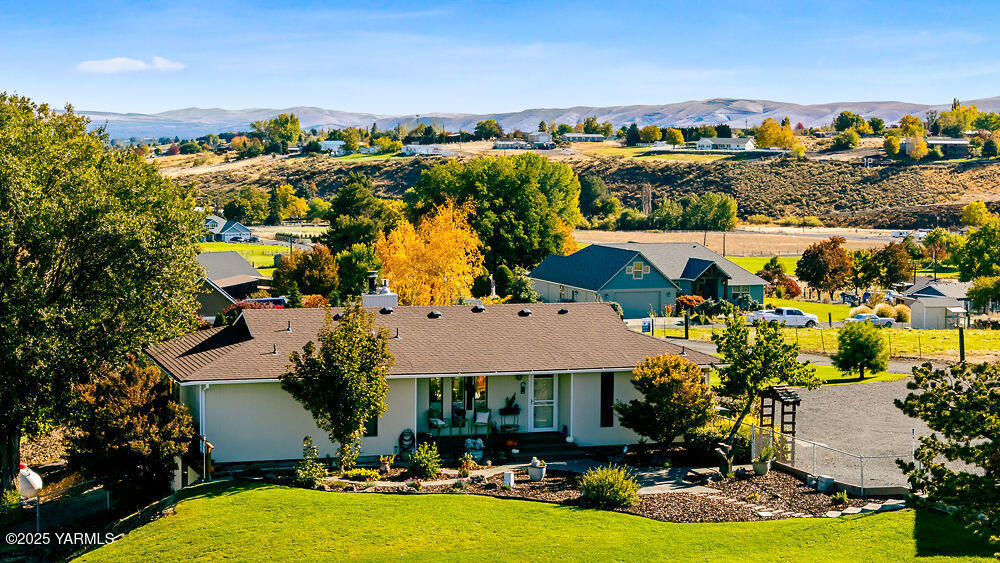 283 Cook Road Yakima, WA 98908 - Photo 10 of 64 an aerial view of multiple houses with yard