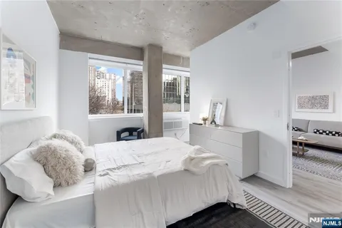 $2,355 | 10 Commerce Court, Unit 2A, Newark, NJ 07102