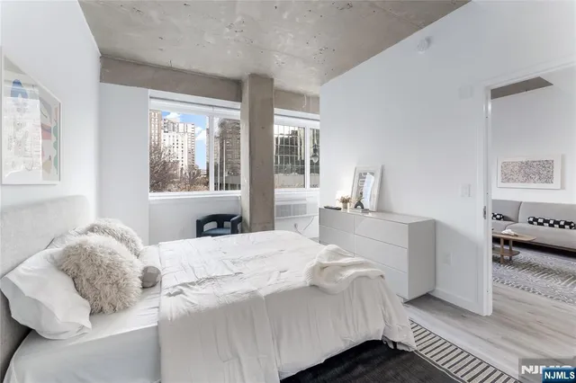 $2,355 | 10 Commerce Court, Unit 2A, Newark, NJ 07102